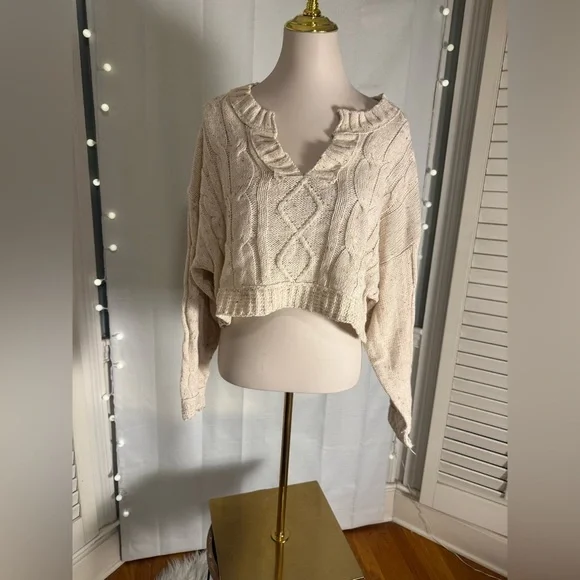 Forever 21 Cream Cable Knit Cropped Sweater Oversized M - Picture 6 of 6